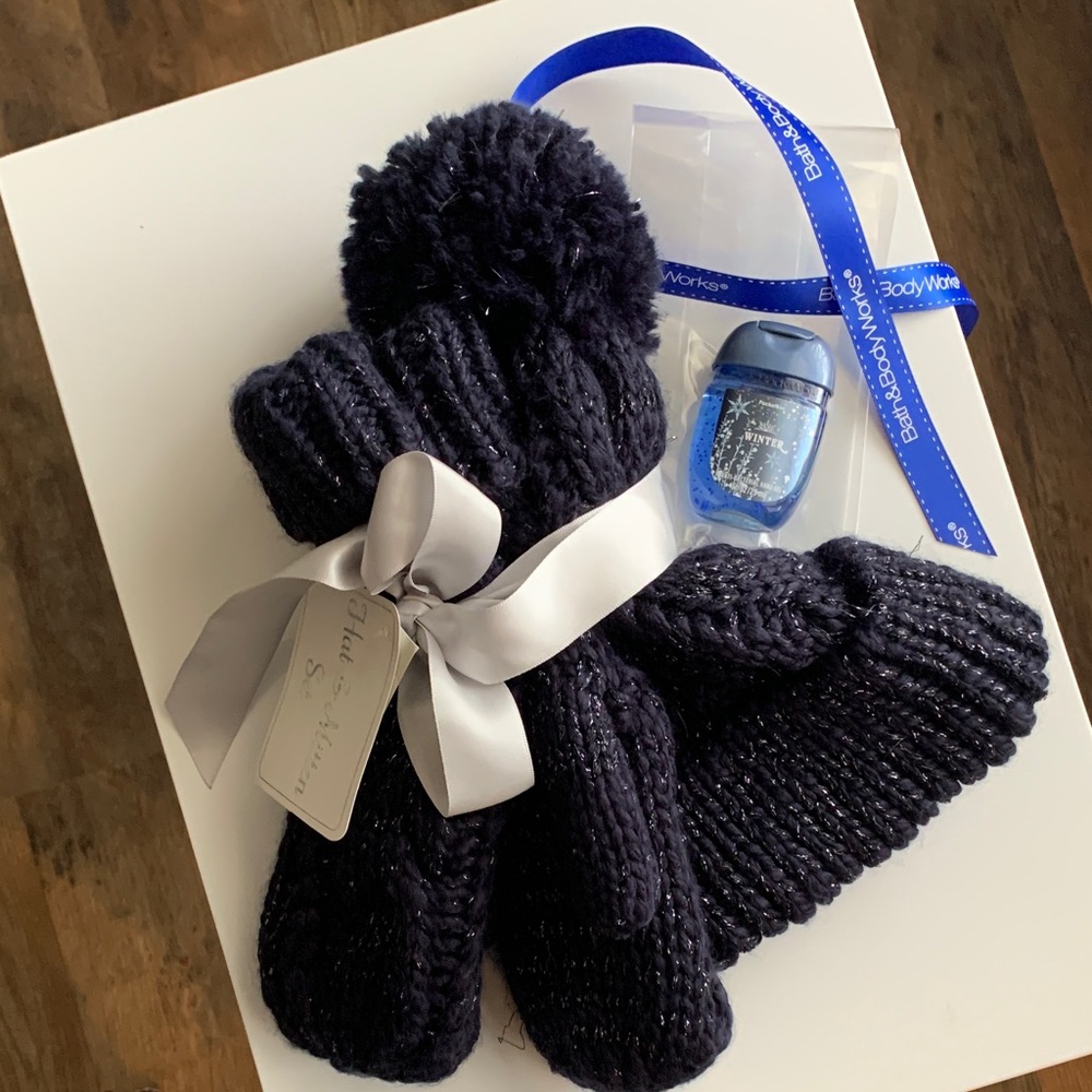 🎁 Give a gift! NEW! Francesca’s - Midnight Blue Knit Glove Set
